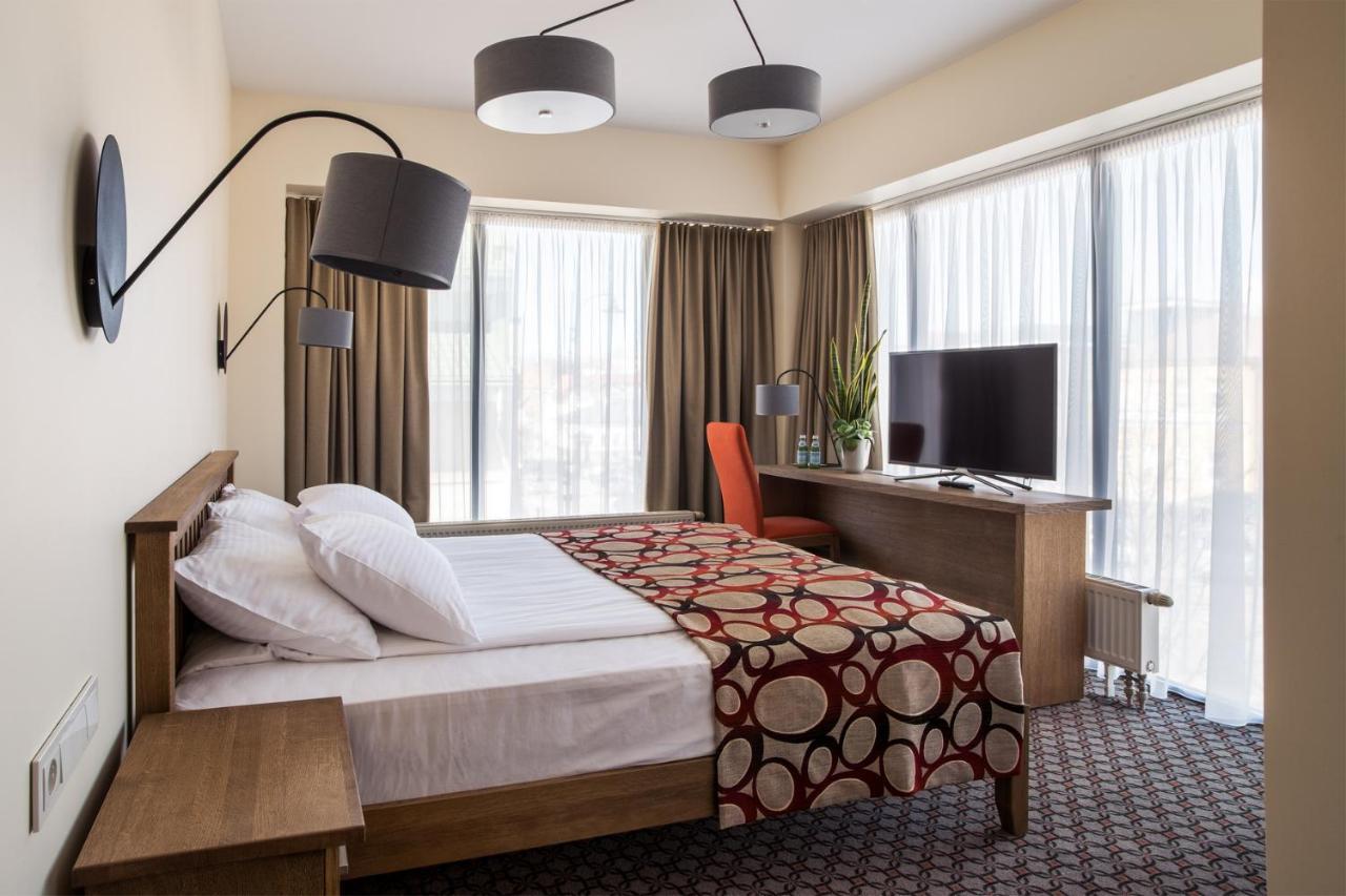 Hotel Sinchronas Telsiai Ngoại thất bức ảnh