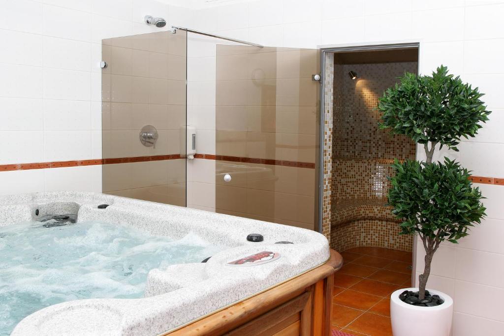 Hotel Sinchronas Telsiai Ngoại thất bức ảnh