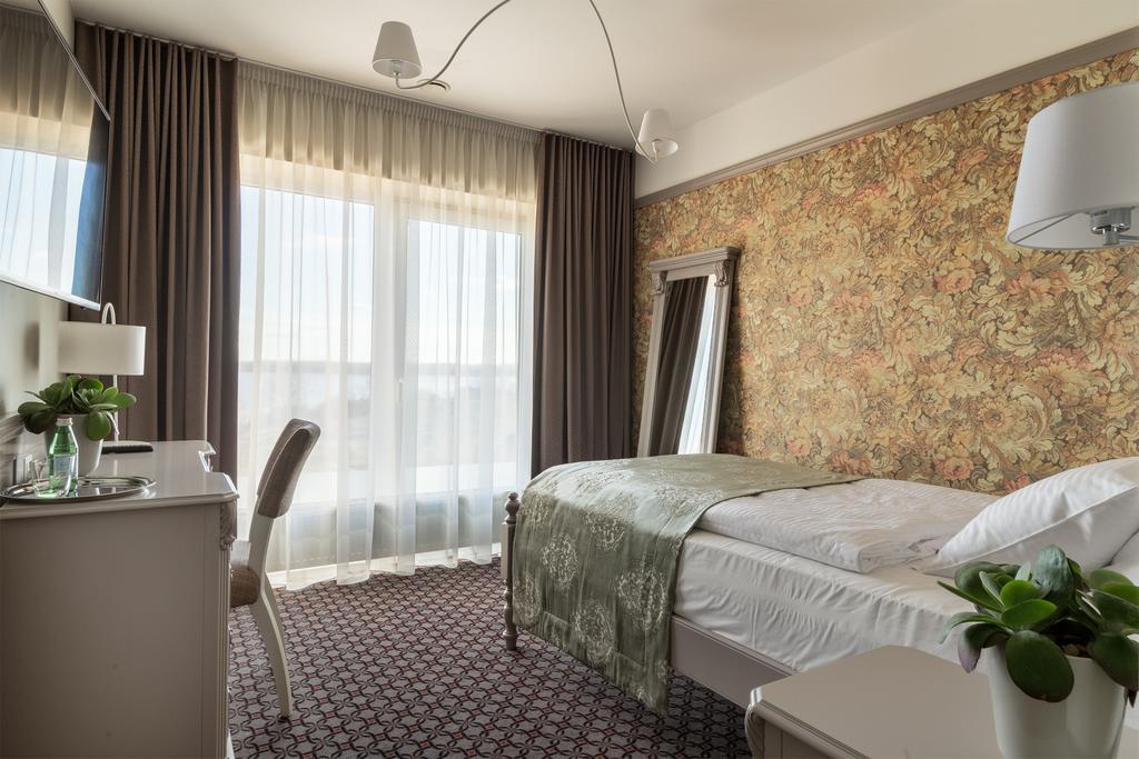 Hotel Sinchronas Telsiai Ngoại thất bức ảnh
