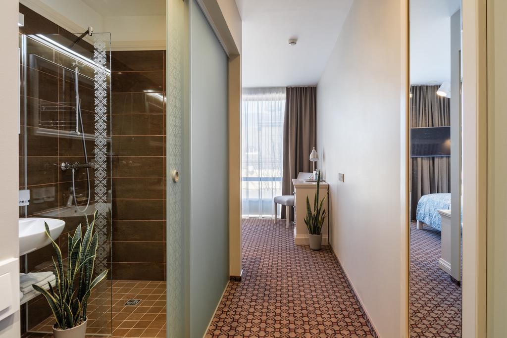 Hotel Sinchronas Telsiai Ngoại thất bức ảnh