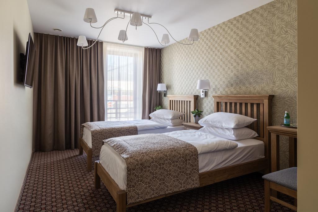 Hotel Sinchronas Telsiai Ngoại thất bức ảnh