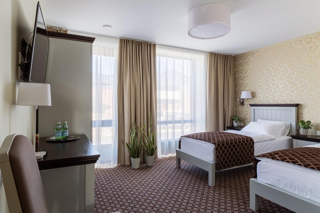 Hotel Sinchronas Telsiai Ngoại thất bức ảnh