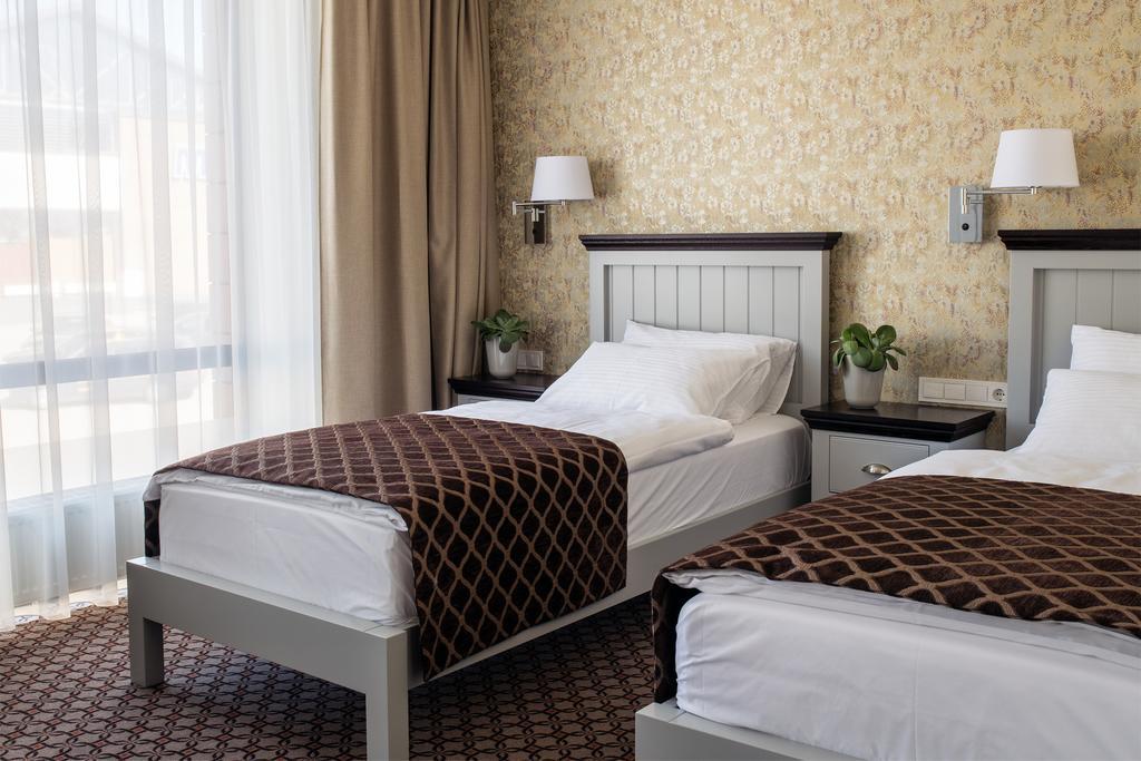 Hotel Sinchronas Telsiai Ngoại thất bức ảnh