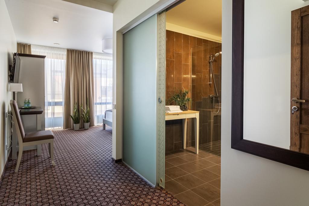 Hotel Sinchronas Telsiai Ngoại thất bức ảnh